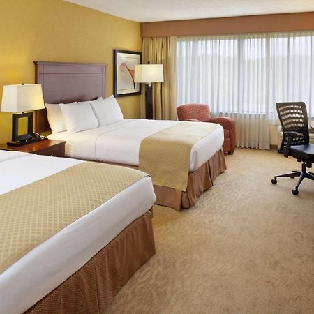 Doubletree By Hilton Fayetteville Dış mekan fotoğraf