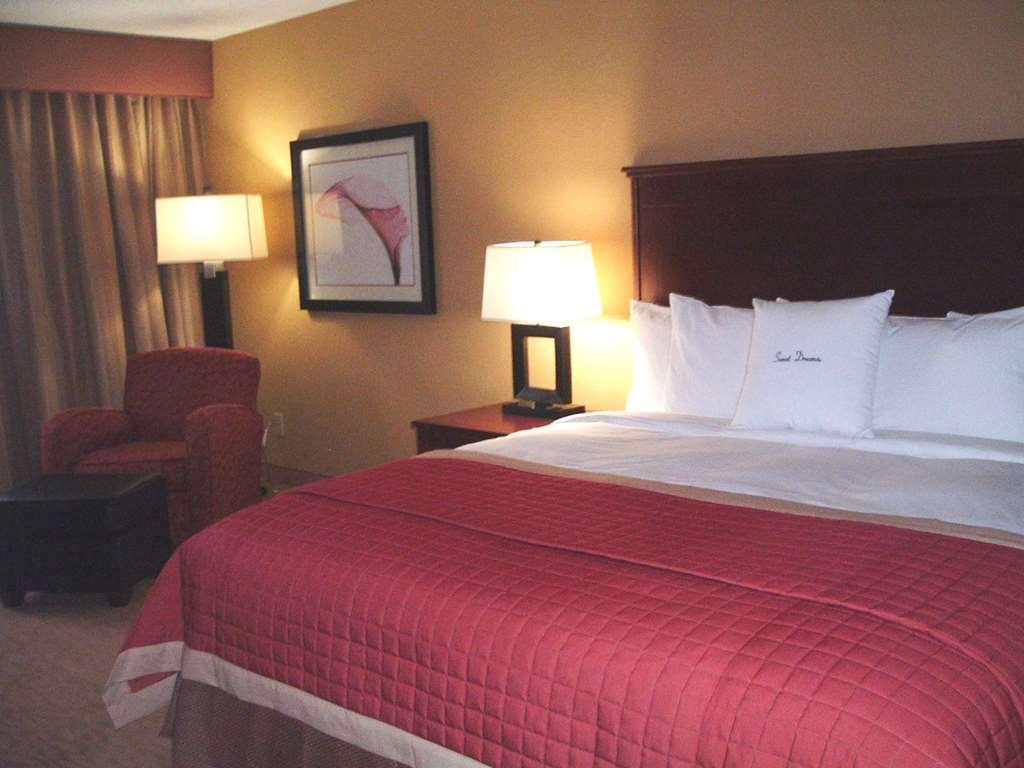 Doubletree By Hilton Fayetteville Oda fotoğraf