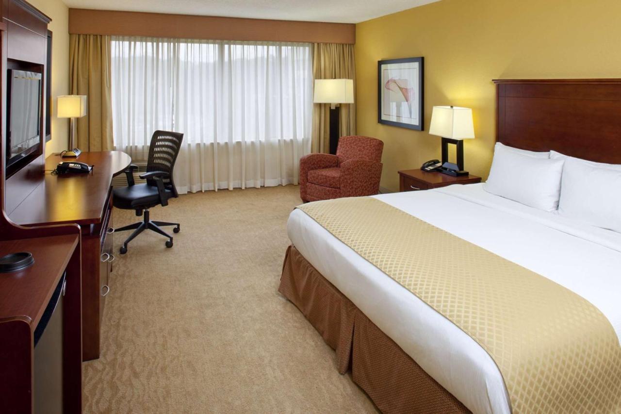 Doubletree By Hilton Fayetteville Dış mekan fotoğraf