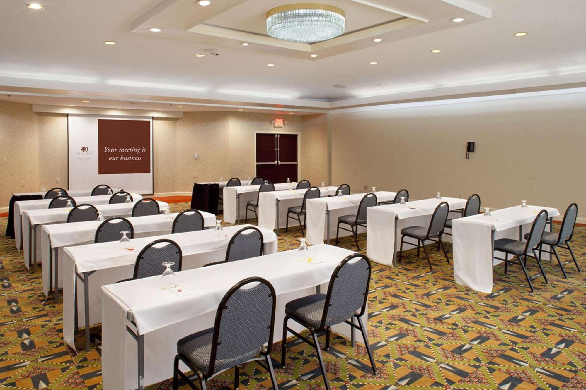 Doubletree By Hilton Fayetteville Dış mekan fotoğraf