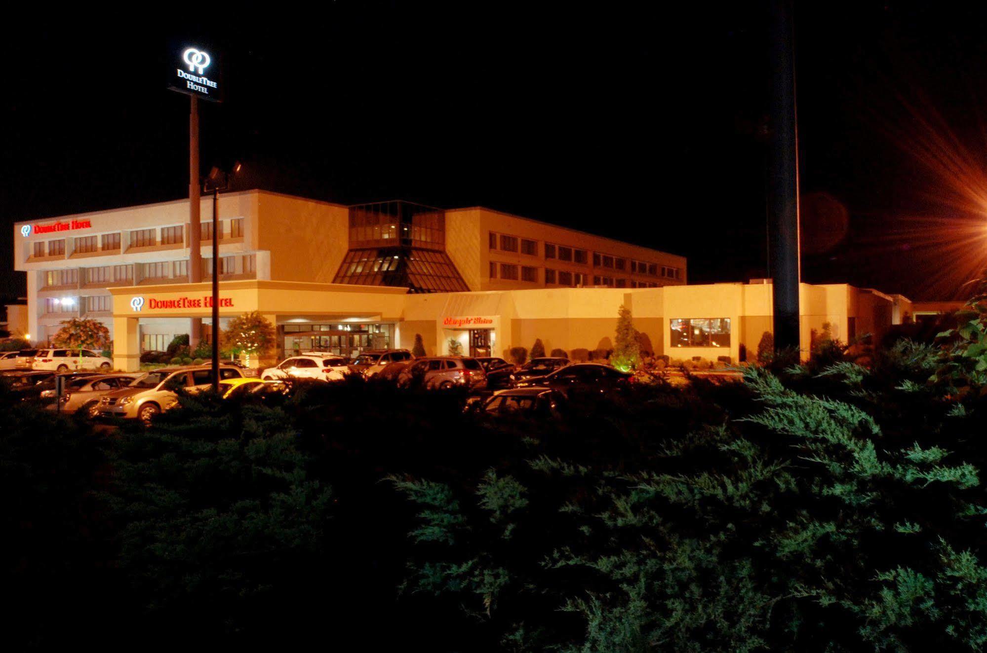 Doubletree By Hilton Fayetteville Dış mekan fotoğraf