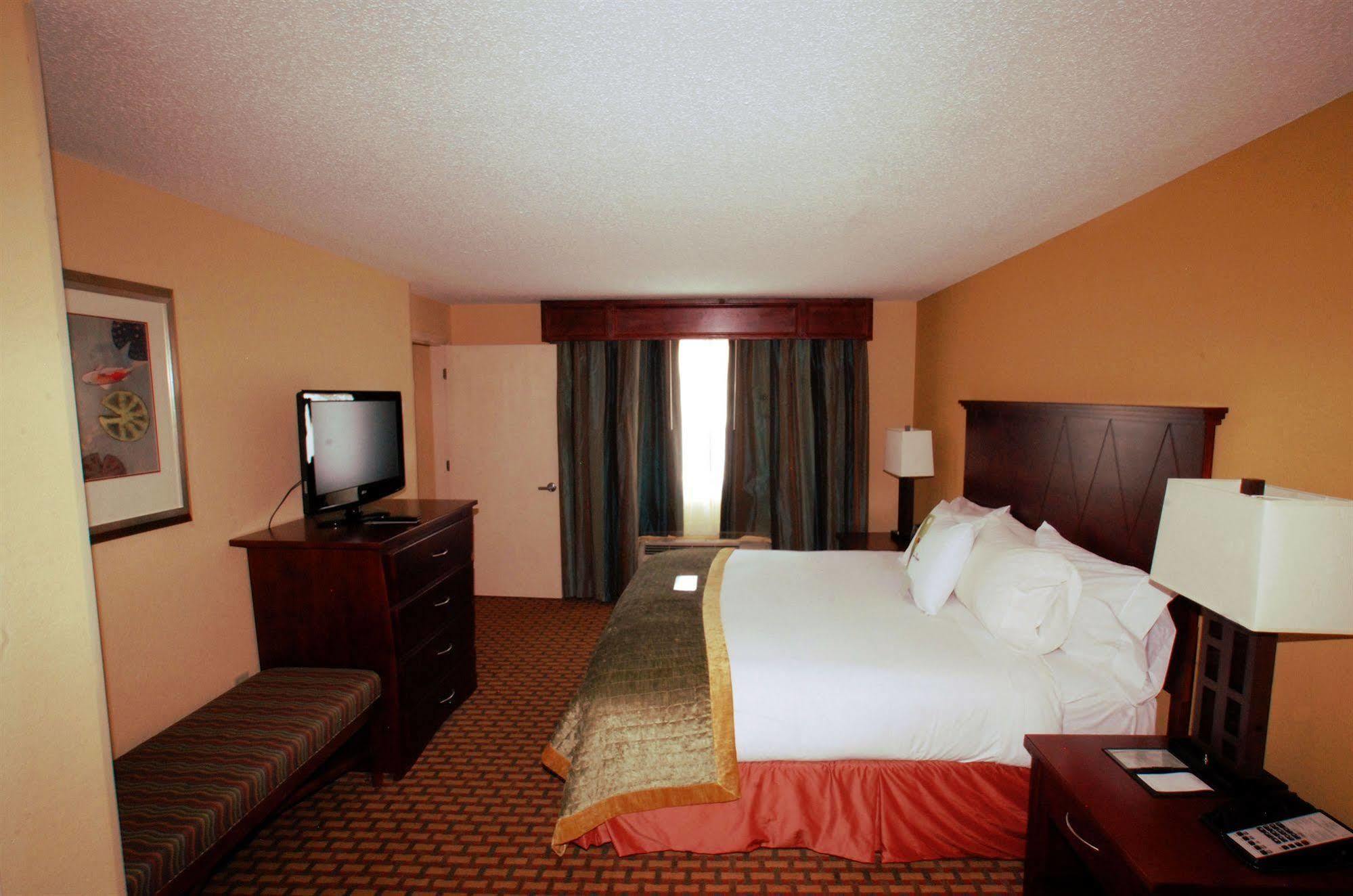 Doubletree By Hilton Fayetteville Dış mekan fotoğraf